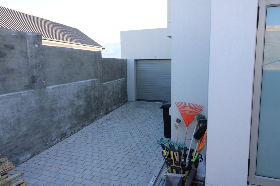 4 Bedroom Property for Sale in Kingswood Golf Estate Western Cape